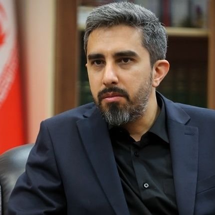 من اگر جاهل گمراهم اگر شیخ طریق،
قبلهام روی حسین است و همینم دین است
