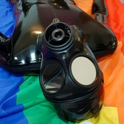 gearhead open for DM`s.🏳️🌈🏳️🌈 Iam 27years old sub into rubber mx furrys neopren and other stuff