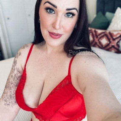 Just the regular naughty 38 year old,mum next door. Kiwi/Aussie. Down to earth and loves to laugh. Click the link for the best content.