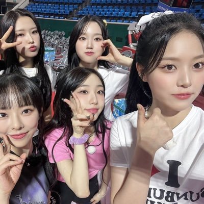 šššš / šššš support ACC 4 , šššššššššš ! ā
but also , #ARTMS , #LOONA , #YVES & #CHUU