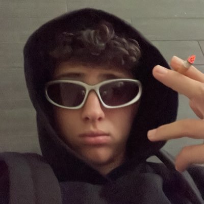 mor_siklos15859's profile picture. 166:)