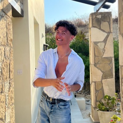 aaronsarticles's profile picture. Multimedia journalist student at BU.          
Reporter for NerveTV.