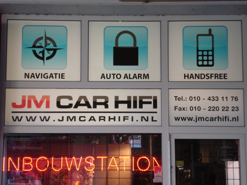 Alle autoliefhebbers uit groot Rotterdam opgelet: volg mij voor tips over het inbouwen van apparatuur als caraudio, carkits, tunen, volgsystemen en beveiliging.