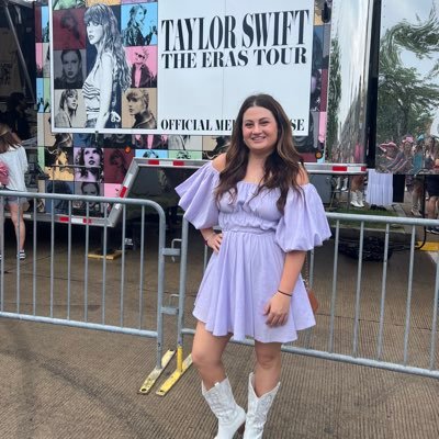 Happy, free, confused, and lonely in the best way 🌻 ✨Eras Pitt N1, LA N6, Amsterdam N3 ✈️🎶
