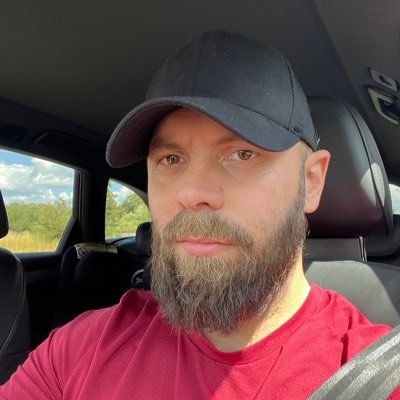 Former semi-pro cs player and coach. @chicagobears & @ChelseaFC fan💥💪 Proud Father to Sophia & Malthe💙