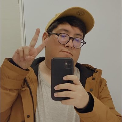 0mareyna's profile picture. Web & UI Designer, 🌱plant enthusiast.