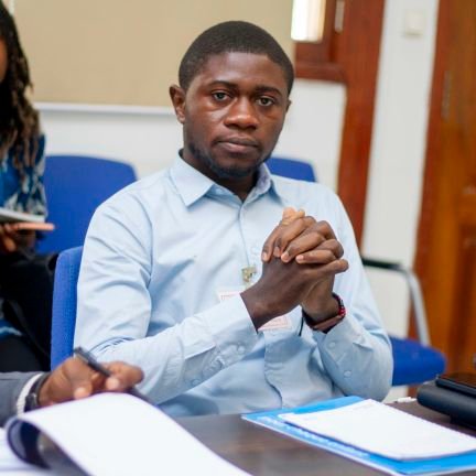 jeune leader, président de l'Asbl JEUNES EN ACTION/Initiateur du Caucus des jeunes leaders du Congo/ diplômé en Marketing/jeune blogueur de l'UNICEF RDC