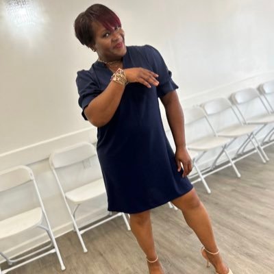 Wife, mother of four, author, music in my soul forever, cake lover🥴, future school leader, 1st grade teacher of THE BEST 1st grade gifted class at OKE in HCS.
