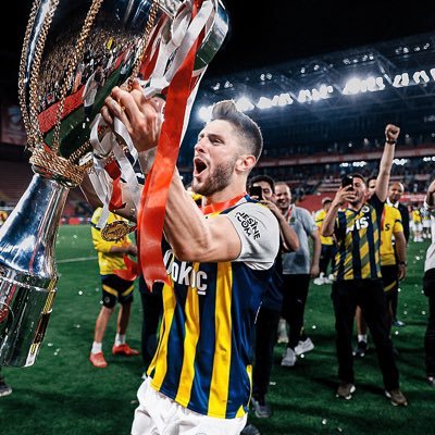 Official Twitter Account of İsmail Yüksek. Professional Football Player of @Fenerbahce | Contact: @mod7team