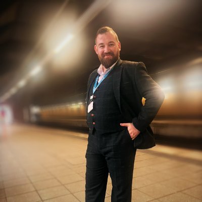 Community Manager man, occasionally Dan, Dan, the railway man.
All my views are mine alone, RT aren't.
Secret alter ego and producer of @signalstodanger podcast