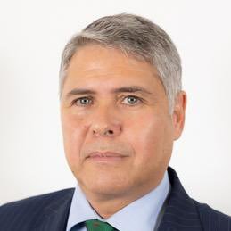 Vicedecano del Ilustre Colegio de Procuradores de Cantabria. Senador del Reino de España por el Partido Popular de Cantabria.
