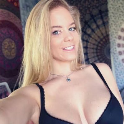 Amanda228752645's profile picture. 