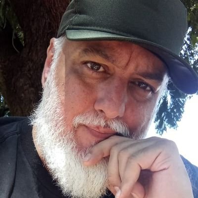 AdrianoTardoque's profile picture. ProtoPoeta✍ Progressista ✊ ProtoArtista 🆓Alfarrabista 📚 Melômano🎶