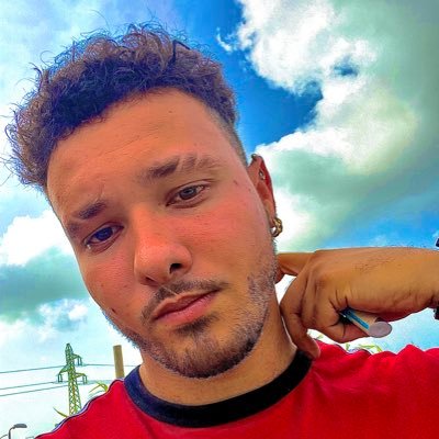 floriandu971's profile picture. YouTube/ footballeur / comique / bref je fais tout 🤷🏽‍♂️