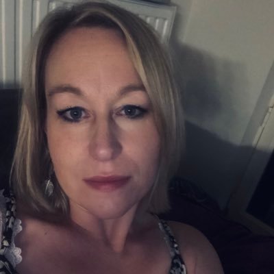 LeslieDehauwere's profile picture. vrouw van @BeerensPeter, mama van Victor & Anna - generalist geen specialist, geïnteresseerd in vanalles...OF om het anders te noemen: gewoon nieuws-gierig :-)