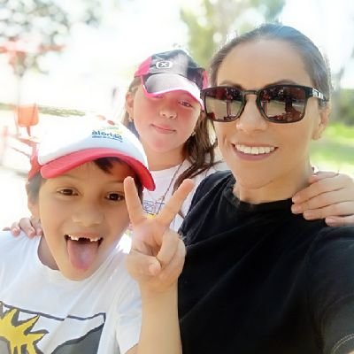Karlita_rv's profile picture. Comunicadora, docente, marketing digital, madre, amiga, esposa, me encanta y  amo lo q hago, mi familia, amor y mi equipo LDU
