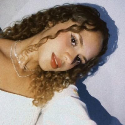 debora_______'s profile picture. :)