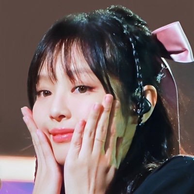 akun ini isinya cuma keluh kesah masalah kehidupan doang sumpah gak penting kok T______T