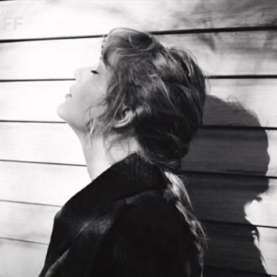 lizziesivv's profile picture. basically just a @taylorswift13 fan page at this point