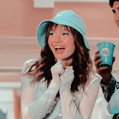 ㅤㅤ⠀ ⠀ ⠀ ⠀⠀⠀* ♡̷ 𓂃 GELLER GREEN LEGACY. ⤿ ⦇ new york's girl + mirrorball soul ⦈ 𓍢 # 𝘀𝘂𝗻𝘀𝗵𝗶𝗻𝗲 && 𝗿𝗼𝗺𝗮𝗻𝘁𝗶𝗰. ─── friends rp.