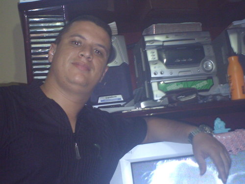 Sou pastor há três anos , sou uma pessoa que gosta de ajudar as outras pessoas quando posso , sou casado tenho uma esposa maravilhosa e tenho dois filhos.