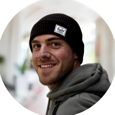 francescocelli's profile picture. I write online and travel the world 👨🏼‍💻🌍 Italian copywriter | Join my journey as I get 0.1% better every day at writing, business, and life ⬇️