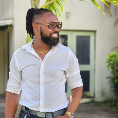Comms Specialist/
Award-Winning Journalist/
Award-Winning songwriter/
Founder -NoSugarNovember/
Social media personality of the year/
Activist of the year