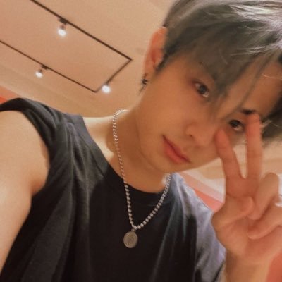 Hayeong__S2's profile picture. 佳汰が笑うと私も笑顔になります。でも最近悩みがあります。笑顔になりすぎて平均より早くほうれい線が濃くなっちゃうんじゃないかって。そんな悩みを抱えてる人がいたらぜひ仲良くしましょう。