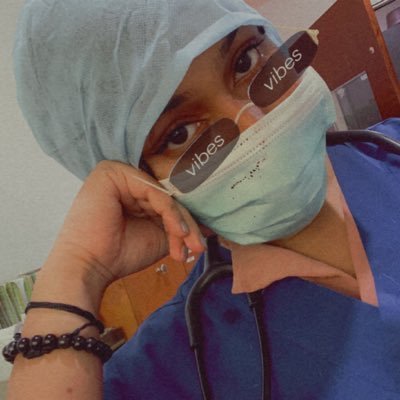 When there is a smile in your heart, there is no better way to start ✨ Selenophile 🌚 Veterinarian 🐶 27 🦋🦄