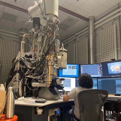 Aspiring material scientist interested in advanced electron microscopy