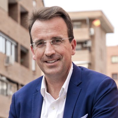 Alcalde de Leganés. Casado y padre de familia numerosa. Abogado y músico.  Presidente del @ppleganes.                       Tlf. 609457032