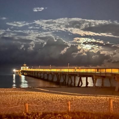 pahneez's profile picture. Tweets about Iran, Taylor Swift and the NBA. Opinions are my own.