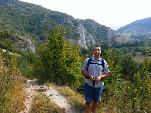 Aditimus's profile picture. Sa mananci paine cu unt ca sa aflii cine sunt.