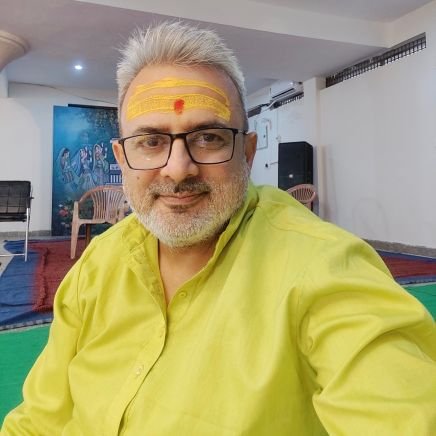 तेरा वैभव अमर रहे माँ हम दिन चार रहे ना रहें ।। देश, धर्म से बढ़कर कुछ भी नहीं । हम करें राष्ट्र आराधना ।।