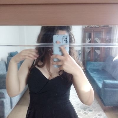burcu52594's profile picture. 