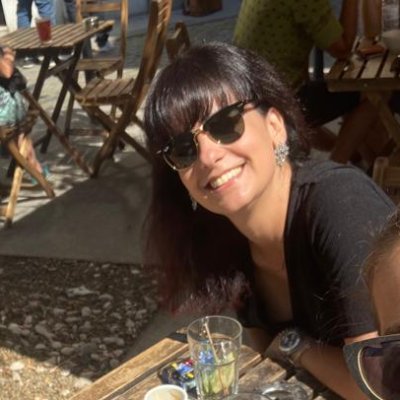 Portuguese girl living in Munich. Wine Lover. Hopeless Wanderer. Incurable Bookworm.
Só vim aqui ver a bola.