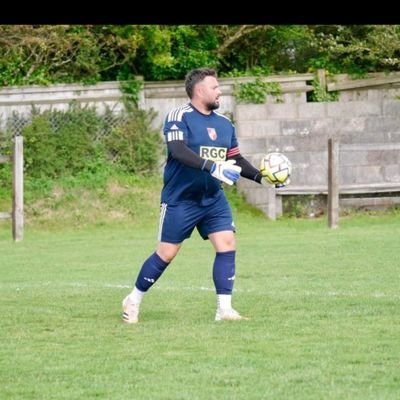 Father of 4. 👭👫

Goalkeeper at all Levels. ⚽🏆

Cancer Winner 💪 

C1 Coaching ,Players & Goalkeepers.
Helston Afc Goalkeeper coach.

Dartmouth AFC No1 🎯🫡⚽