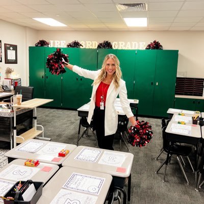 Passionate about reaching & connecting w/ kids! 3rd Grade Math/Sci Teacher in @lpisd | Coach of the @JRERobotics team | StuCo #LPlegacy #JREadventure ❤️🤍🖤