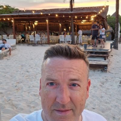 @EffPeez Old Crock & Accies Season Ticket holder. Now a frustrated golfer @golf_hamilton 🔴⚪🔴⚪🔴⚪