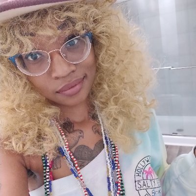 Jusbeingnoseyy's profile picture. The only access to the outside world I have..