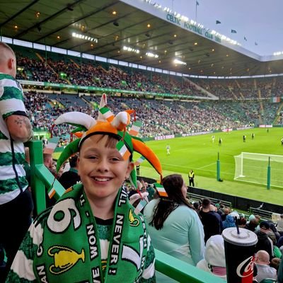 Celtic season ticket holder and shareholder. family comes first and foremost. For the huns that are easily pleased I make no excuses from my bad spelling.😜