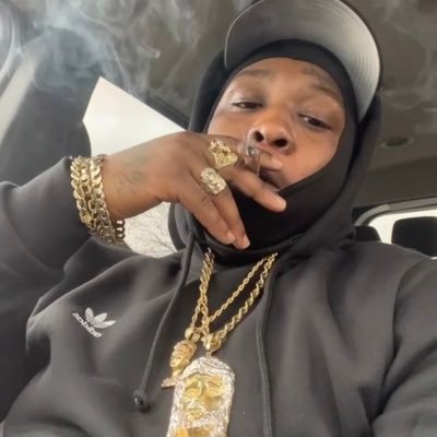 Bag Chaser 🤑Rap Artist From Ny 🔥🤘🏽🤘🏽Only God Can Judge Me 🤐🖕🏾BLESSED🙏🏽 For Features And Beats Email Me Officialwavyb@gmail.com