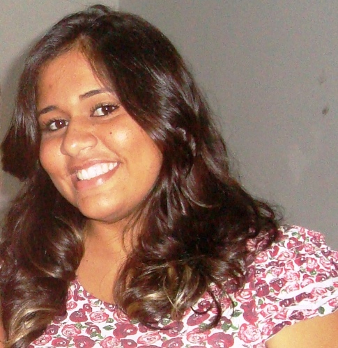 Amanda__Lara's profile picture. A única verdade é que vivo.
Sinceramente, eu vivo.
Quem sou?
Bem, isso já é demais.... Clarice Lispector