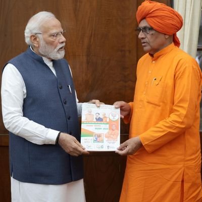 Swami Sumedhanand (मोदी का परिवार)