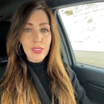 Michi 😍 @michiflorida....    2Ø24 (🥰🥶)         
loves dogs 🐕... 
 be a gentleman 😘 whiskey or tequila ? 😜