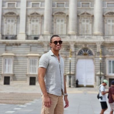 Falo sobre livros, investimentos e alguns pensamentos aleatórios.