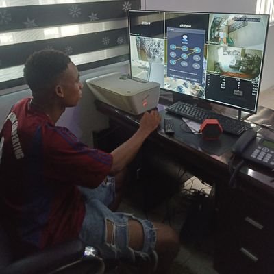 Technician 🔌💡💡📷 installations of CCTV, intercom, repairing of households.... 
Active 24/7 
Location: warri Nigeria 🇳🇬 
Mobile number: 09067677186