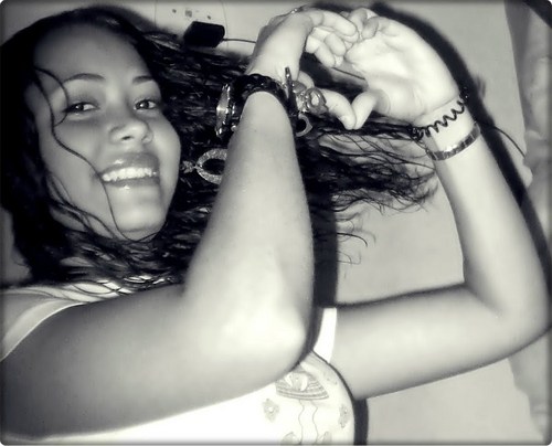 I'm a happy girl, girl funny, crazy with friends and family, I like a bit of everything. And my girls love pet = D
