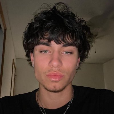 noahorejeitado's profile picture. tentaram me derrubar mas esqueceram que cobra rasteja 🤙