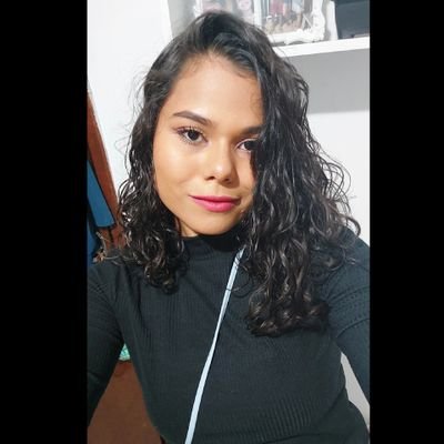 mais uma humana poluindo o meio ambiente, xingando o capitalismo e defendendo a ciência feita com o povo